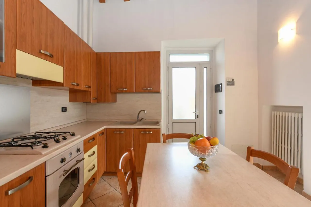 Appartamento In Piazza Moniga del Garda 0*,